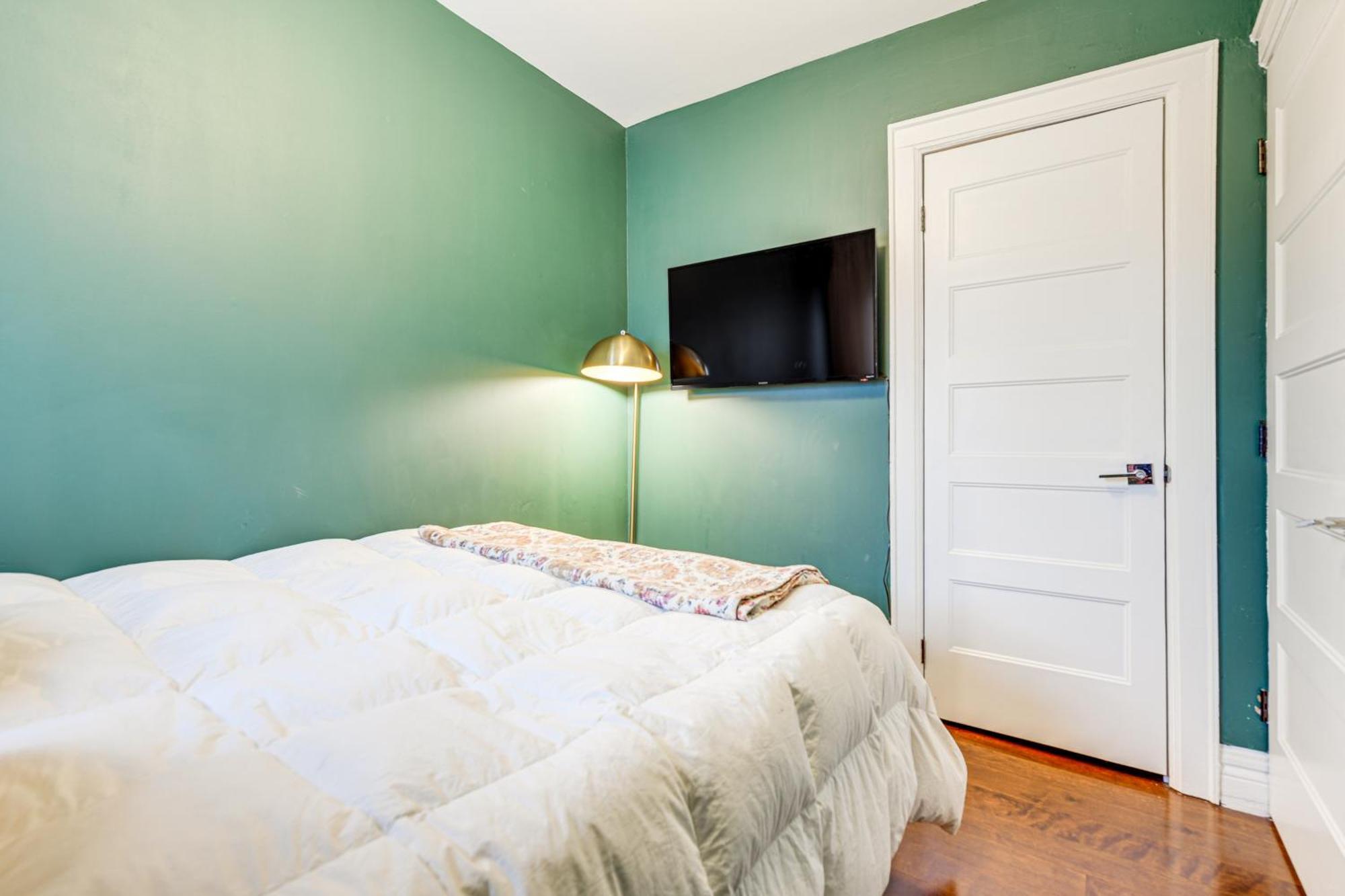 Historic Row House Near Delaware Park