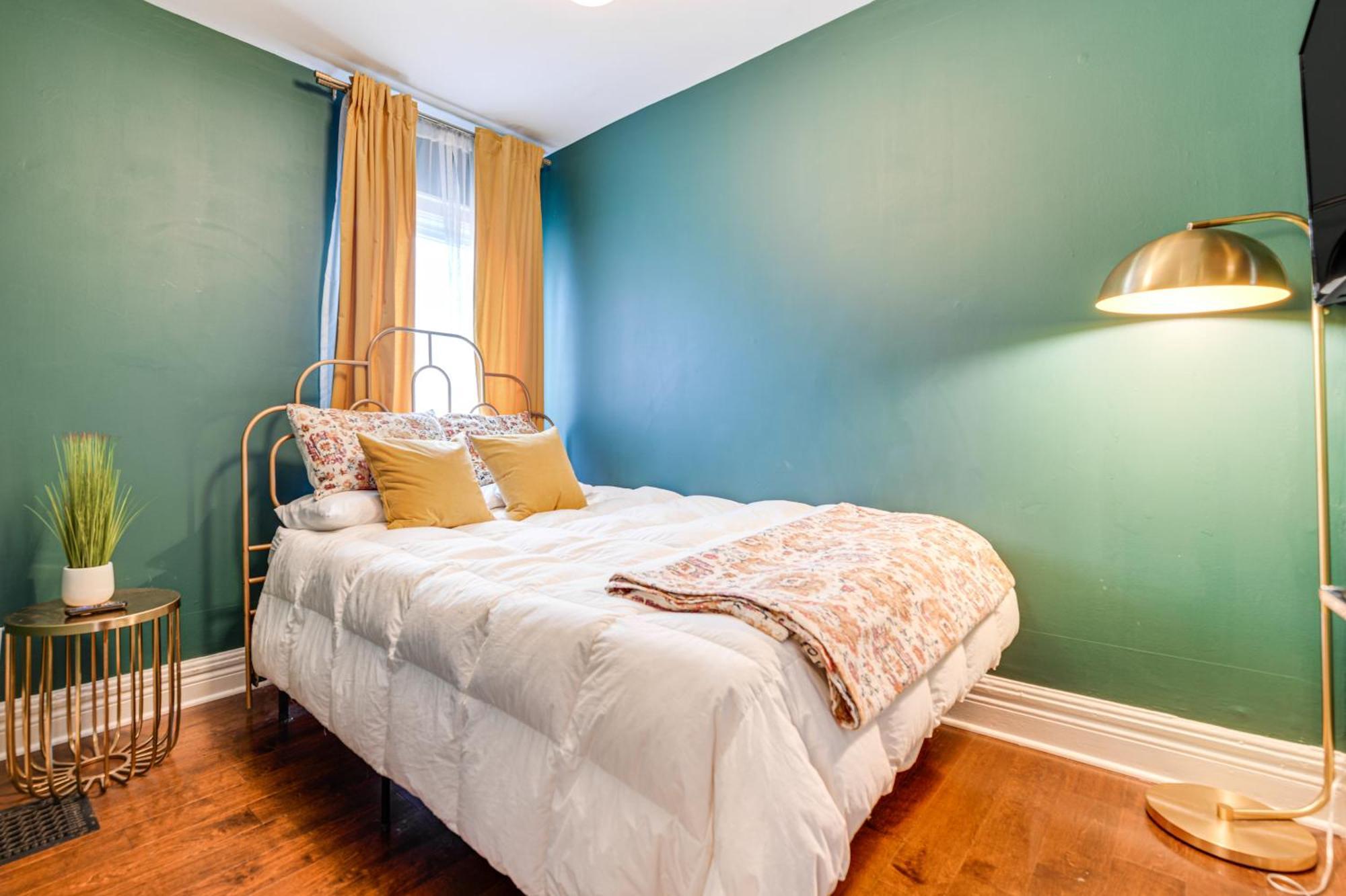 Holiday home Historic Row House Near Delaware Park Buffalo