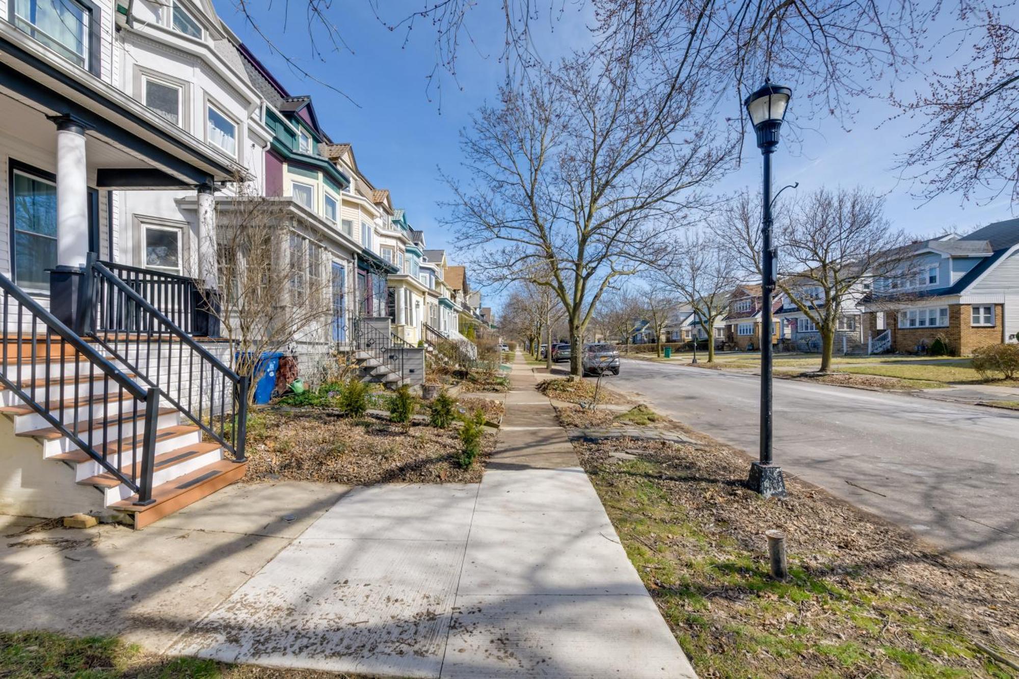 Historic Row House Near Delaware Park